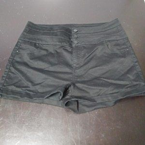 6/$25 JUNIORS BLACK SHORTS BY TINSELTOWN SIZE 17